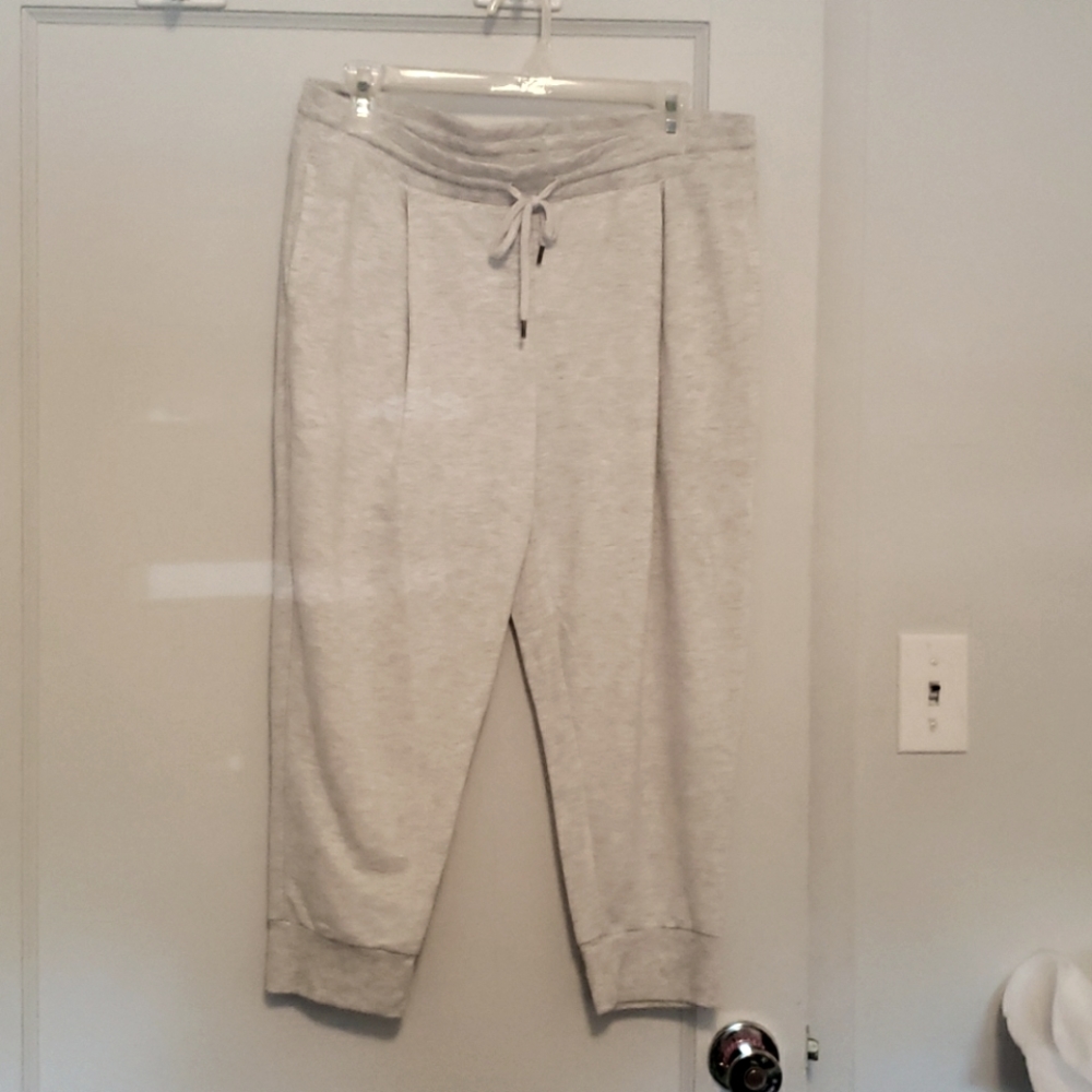 Medium Grey capri joggers